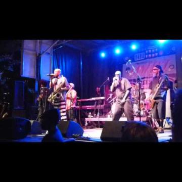 Preview image for the video "2014-11-01 Fishbone @ Circuit of the America's Fan Fest - Austin - TX United States (video-2724)".